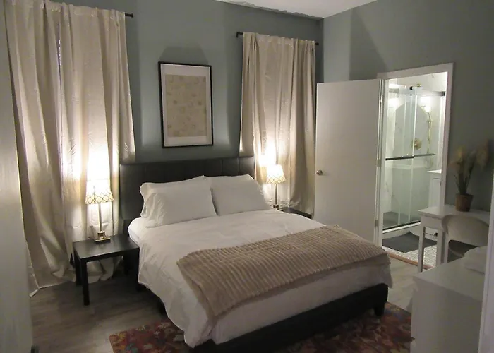 Drexel Apartments, Downtown Hyde Park